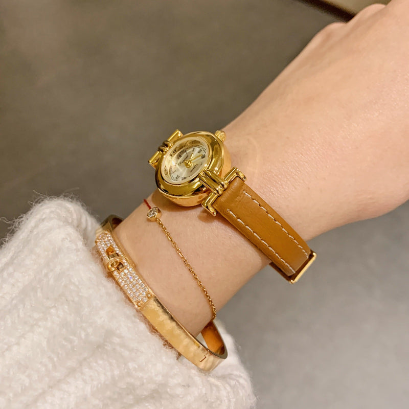 Luxury retro women's watch with leather strap