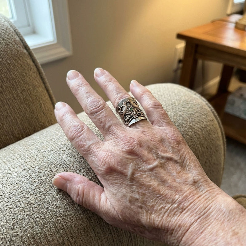 Vintage Carved Golden Ring Round Tube Ring