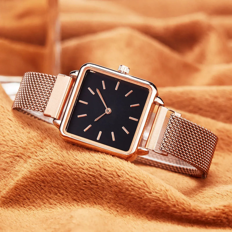 Noa - Elegant clock with square case