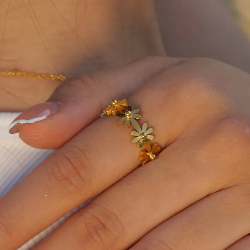 Vintage Gold Little Flower Ring