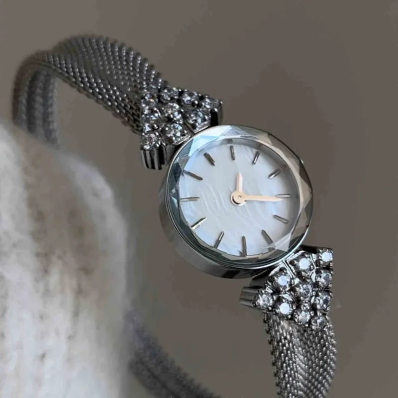 Women’s Retro Gold Round Watch with Woven Strap