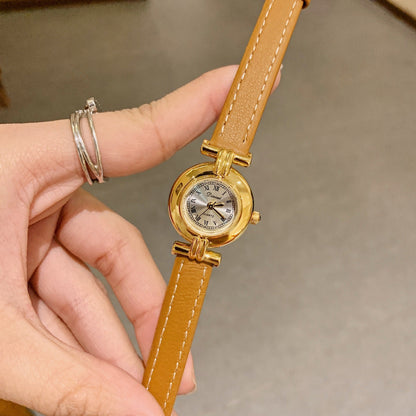 Luxury retro women's watch with leather strap