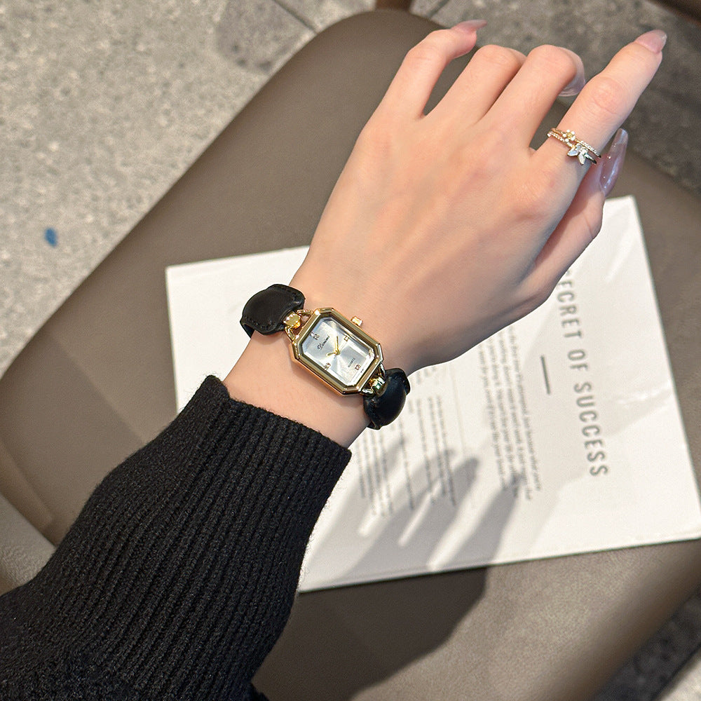 Elegant women's square disc watch with luxury leather strap