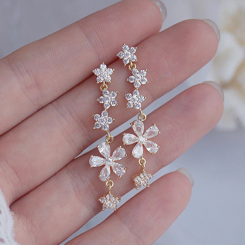 Romantic Earrings with Zirconia in Gold