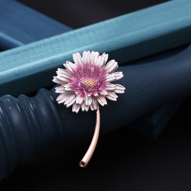 Vintage Wildflower Brooch in Gold