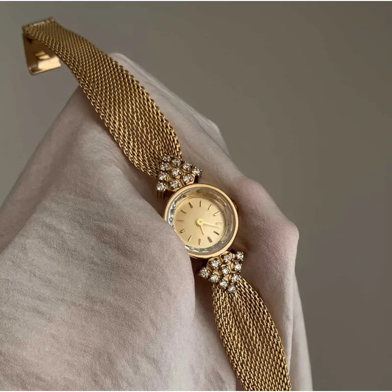Women’s Retro Gold Round Watch with Woven Strap